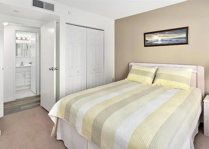 Huge Ocean Front Balcony From 2 Bedroom! *